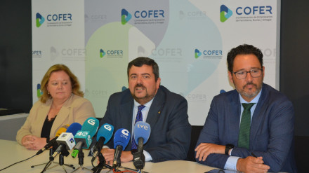 Los tres representantes de los empresarios en la rueda de prensa de este martes en la sede de Cofer