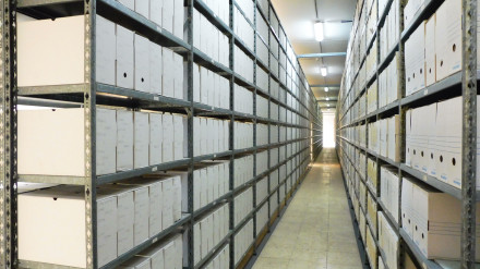 Interior del depósito número 10 del Archivo Intermedio Militar Noroeste