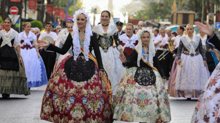 La entrada de bandas es uno de los desfiles más importantes y esperados de las Hogueras.
