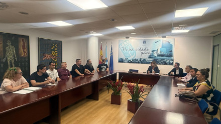 La reunión se celebró en el salón de actos de Narón