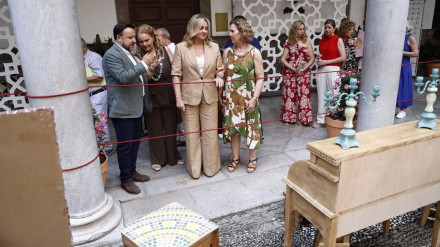 La alcaldesa de Granada, Marifrán Carazo, ha participado en la presentación de 'El Patio en el Corpus'