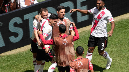 River Plate celebra el gol de Meza frente a Urawa en el Mundial de Clubes, en Seattle