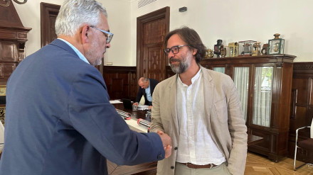 Miguel Fernández saluda al presidente de Renfe