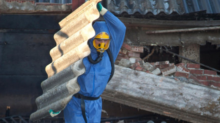 La Junta subvenciona hasta el 85% de la retirada de amianto en cubiertas industriales