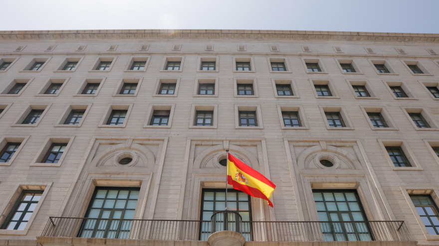 Fachada del Ministerio de Transportes en Madrid donde la UCO de la Guardia Civil ha acudido para clonar el correo corporativo de José Luis Ábalos