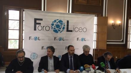 Representantes del Foro Liceo en la presentación de un estudio