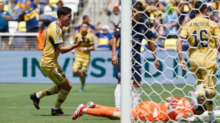 Los jugadores de Boca Juniors celebran el primer gol marcado frente a Auckland City