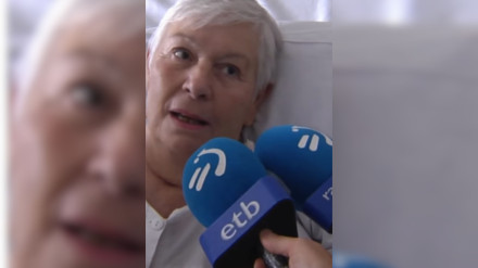 Una anciana ingresa en un hospital de Vitoria y no puede imaginar la visita que recibe: va la televisión corriendo a grabarlo