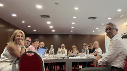 Sindicatos CCOO Serveis y UGT, y las patronales HOSBEC y ASHOTUR