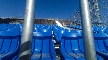 Los asientos azules ya están instalados en el Ibercaja Estadio