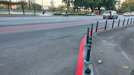 Marcas viales para delimitar los carriles bus.