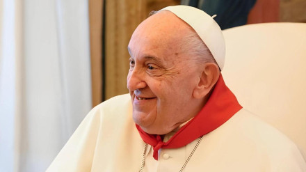 El Papa, con su 'pañuelico' anundado al cuello.