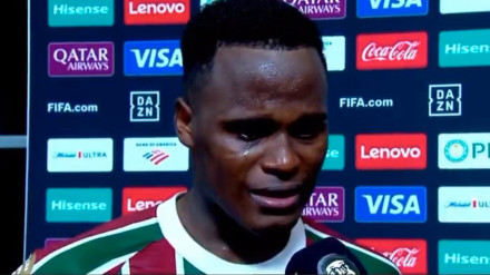Jhon Arias atiende entre lágrimas a la prensa tras la eliminación de Fluminense en el Mundial de Clubes
