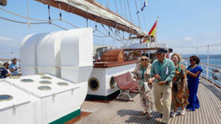 El buque-escuela 'Juan Sebastián de Elcano' llegando al puerto de Ferrol, a 9 de julio de 2025, en Ferrol.