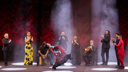 Cuadro final del espectáculo A Granada de Eva la Yerbabuena en el Teatro del Generalife