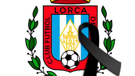 Escudo del Lorca con un crespón negro en señal de duelo