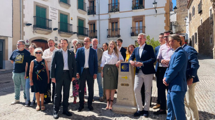 La Plaza de Santiago se convierte en lugar de referencia para los peregrinos del Camino de Santiago