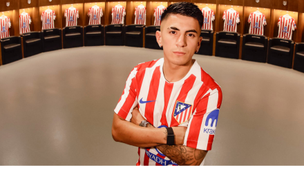 Almada con la camiseta del Atlético de Madrid