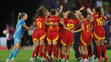 Las jugadoras de la selección española celebran la clasificación para la final