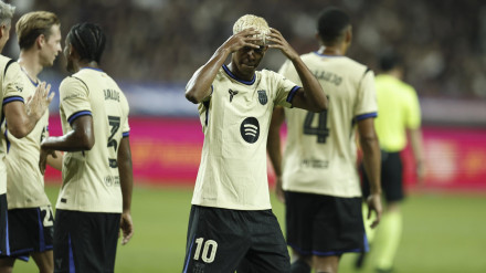 Lamine Yamal celebrando uno de sus dos goles contra el Seoul