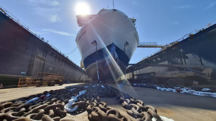 04/08/2025 El buque 'Global Mercy' en los astilleros de Navantia en Cádiz.Navantia Reparaciones ha anunciado la finalización "con éxito" en los astilleros de Cádiz de la varada prevista para el 'Global Mercy', el barco hospital civil más grande del mundo, un buque propiedad y operado por Mercy Ships, Naves de Esperanza en España que llegó al astillero el pasado 7 de julio para realizar su mantenimiento anual tras una misión en África occidental.ECONOMIA NAVANTIA