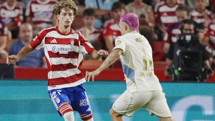 Mario Jiménez en su debut con el Granada