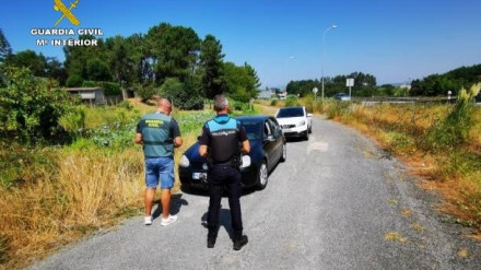 Agentes de la Guardia Civil en un control