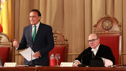El consejero de Universidad, Investigación e Innovación, José Carlos Gómez Villamandos, interviene durante la inauguración del curso de la Universidad de Granada