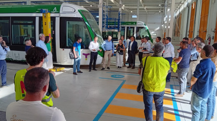 Jaén avanza hacia la puesta en marcha de su tranvía: más de 20 empresas participan en una visita técnica a a las cocheras y al trazado de la línea