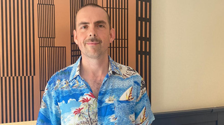 El físico Miguel Navascués y su equipo logran que una partícula retroceda en el tiempo