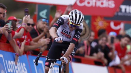 Marc Soler celebra su triunfo en La Farrapona