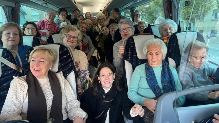 (Foto de ARCHIVO)La concejala María Segovia junto a un grupo de personas mayores que participaba en un viaje.REMITIDA / HANDOUT por AYUNTAMIENTO DE JAÉNFotografía remitida a medios de comunicación exclusivamente para ilustrar la noticia a la que hace referencia la imagen, y citando la procedencia de la imagen en la firma01/1/1970