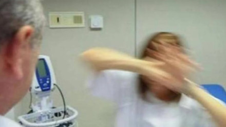 Dos hombres han resultado heridos por politraumatismo y trasladados a centros hospitalarios tras sufrir un accidente de tráfico, salirse su coche de la vía y caer por un barranco, aproximadamente 20 metros, en Tous (Valencia), según han indicado el Centro de Información y Coordinación de Urgencias (CICU) y el Consorcio Provincial de Bomberos de Valencia.SOCIEDAD CONSORCIO BOMBEROS VALENCIA