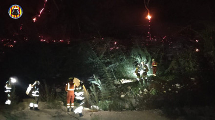 Bomberos trabajan en Buñol