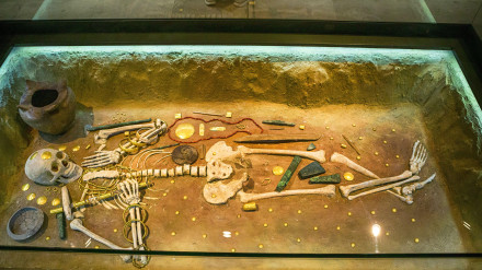 2WPXF7R Treasures of the Varna chalcolith necropolis. Museum: Varna Archaeological Museum.