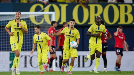 Mikautadze celebra su gol, en el Villarreal - Osasuna