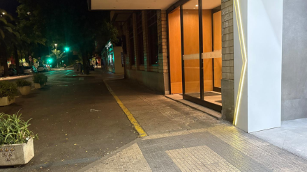 Los hechos se produjeron a las puertas del estanco 24 horas y el Hotel Alcántara en la capital cacereña