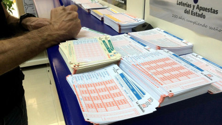 Boletos de La Quiniela, en una administración de Loterías y Apuestas del Estado.