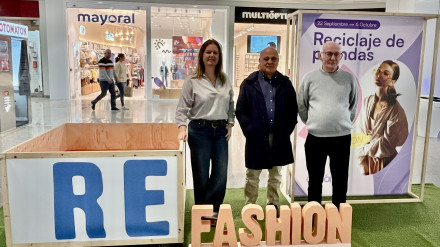 Presentación de la campaña Re-fashion en el centro comercial Odeon de Narón