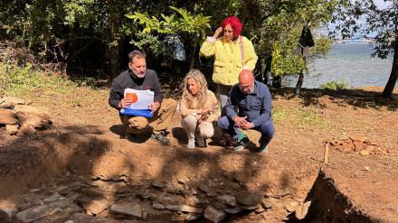 Visita a la excavación arqueológica de la villa romana de Noville, en Mugardos
