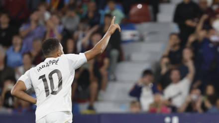 Mbappé celebra el gol del Real Madrid al Levante