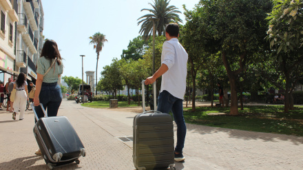 Turistas con maletas