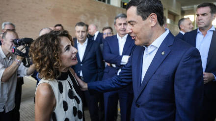 María Jesús Montero y Juanma Moreno
