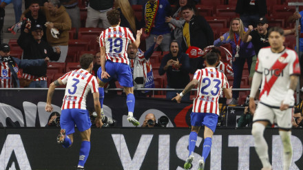 Julian Álvarez en uno de sus goles frente al Rayo