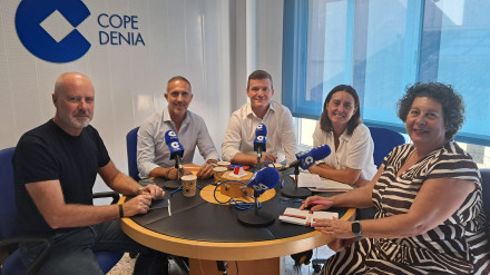 Antonio Cidoncha, Juan Carlos Juan, Rosario Donderis, María José García y Ángel Garrigós, durante su participación en el espacio “Espacio CEDMA” dedicado al futuro económico de la Marina Alta