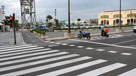 Nuevas plazas de motos junto al paso de cebra