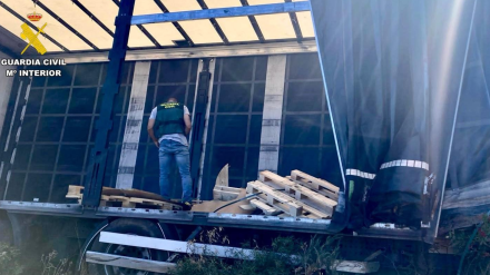 El camión accidentado iba cargado con 24 bovinas de cobre