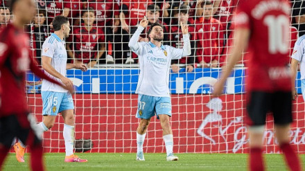Sebas Moyano celebra el gol con el que dio el triunfo al Real Zaragoza ante el Mirandés en Vitoria