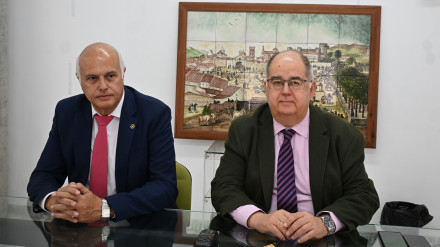 Santiago Malpica, presidente de la entidad ferial, y Juan Carlos Fernández, alcalde de Zafra