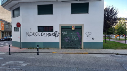 Pintada en una fachada de A Piringalla